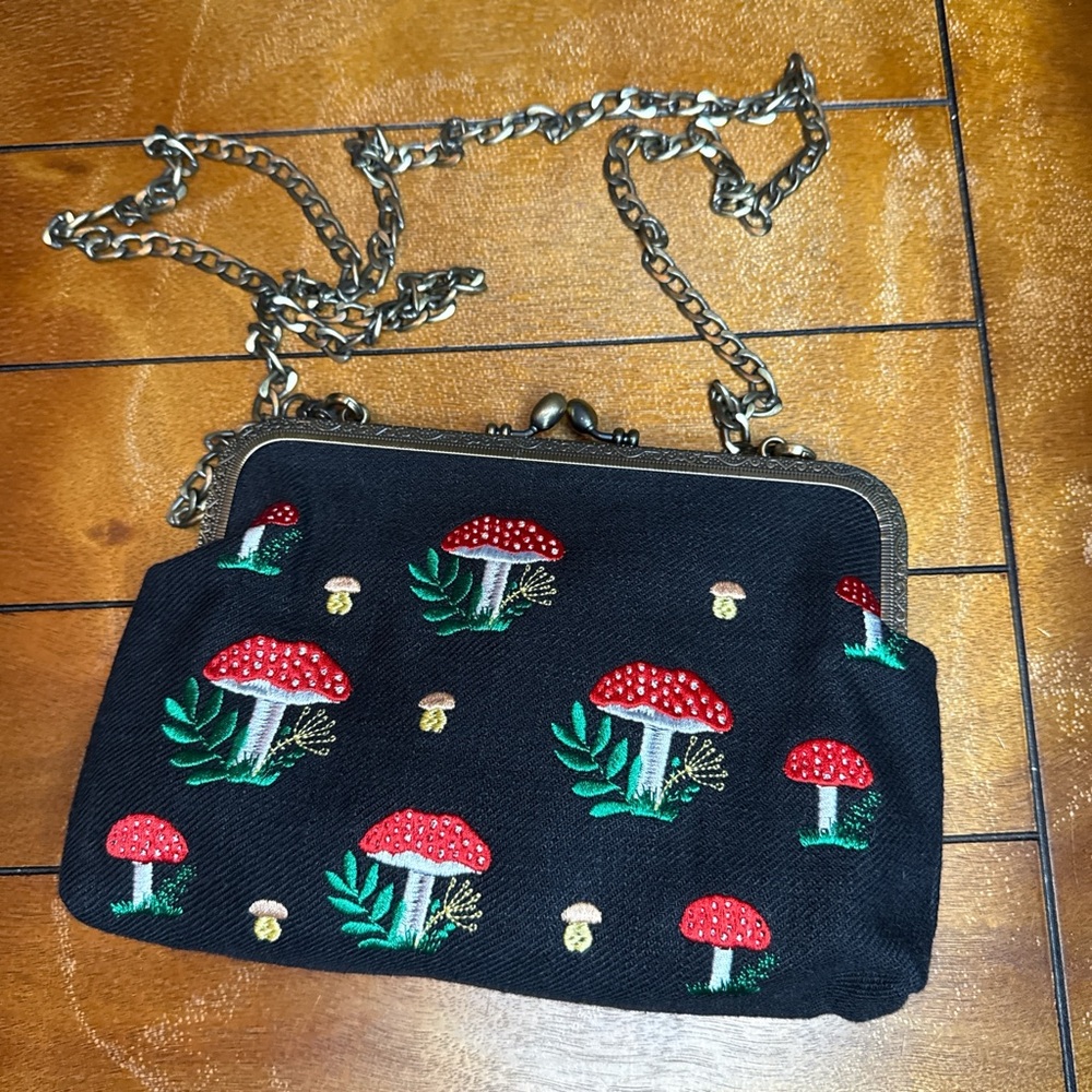 Embroidered Black Mushroom Chain‎ Bag